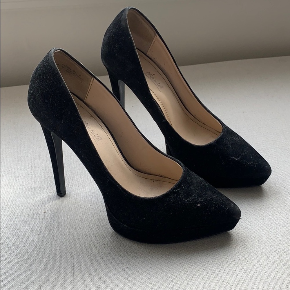 Anne Michelle Black suede pump